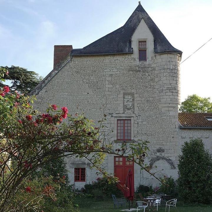 Gite Du Manoir Des Roches Saires Экстерьер фото